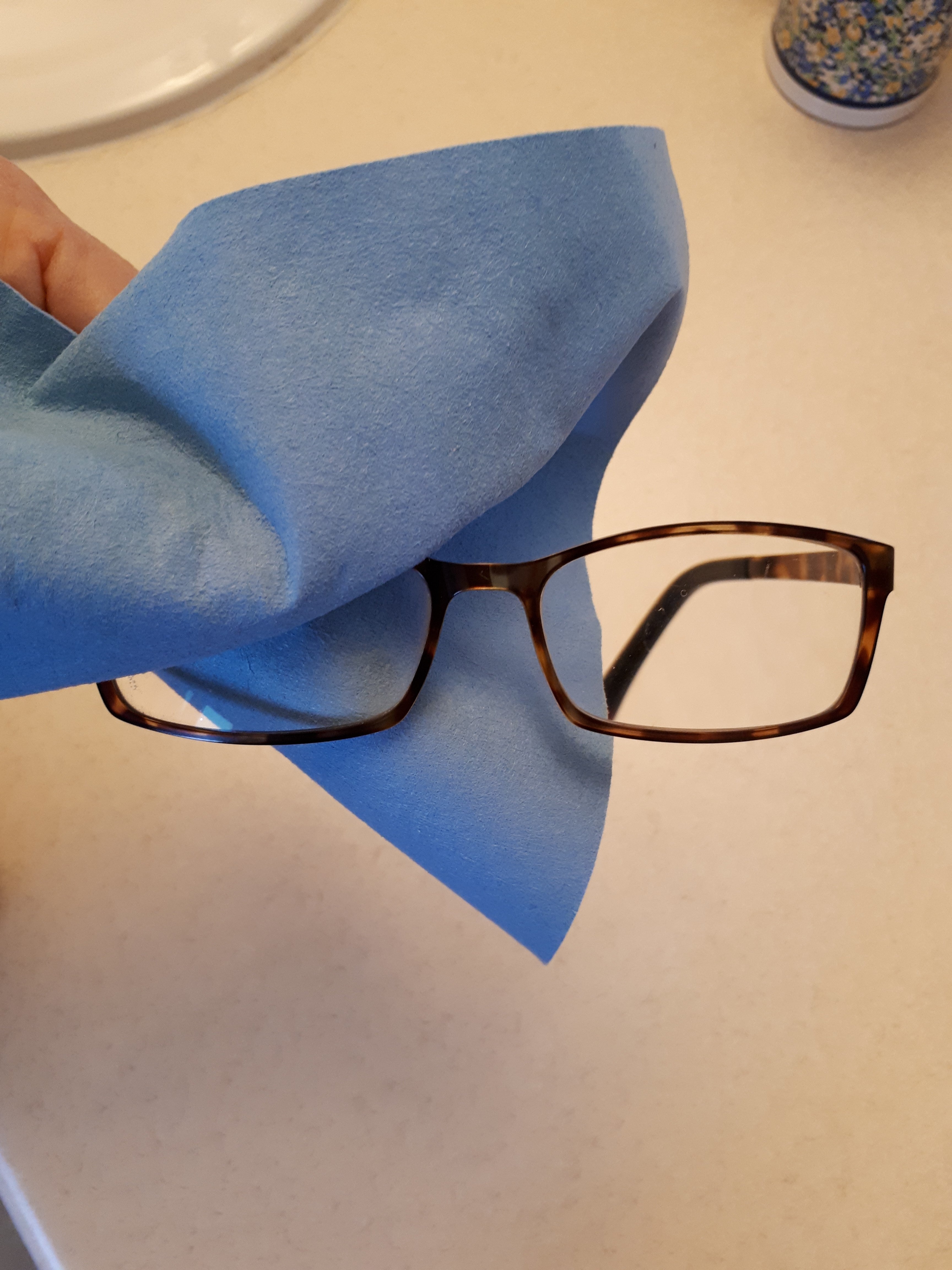 🕶️ Eyeglasses: A Hidden Germ Hotspot